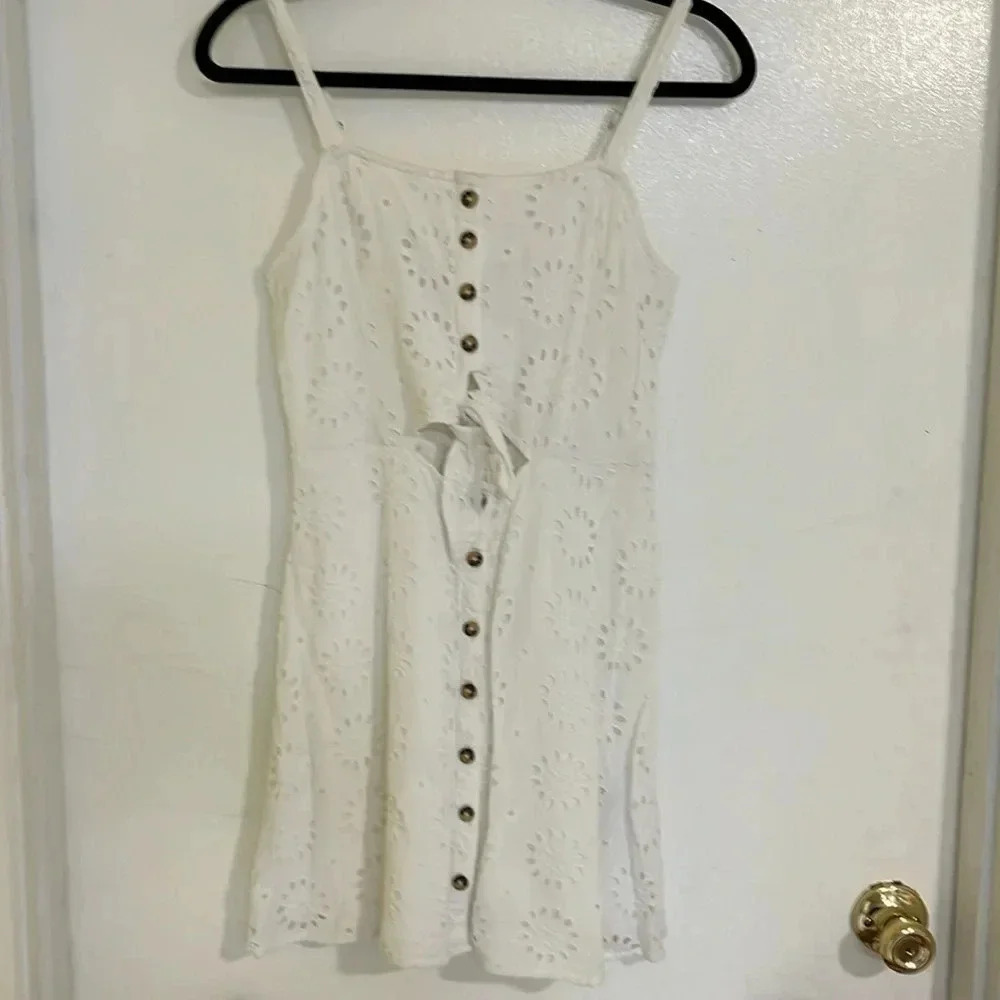 Hollister women’s size small eyelet button-down linen blend white sundress - Picture 4 of 7